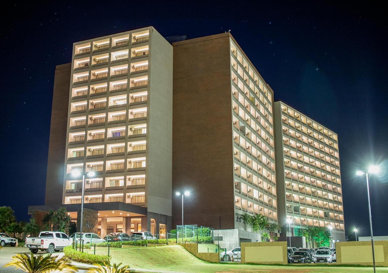 Hot Beach Resort Olímpia Exterior foto The hotel at night